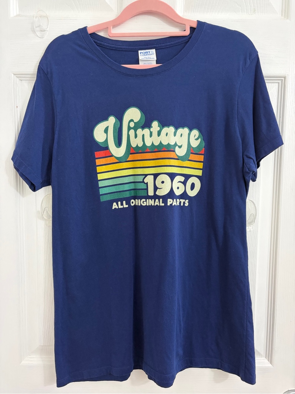 Navy 'Vintage 1960' Short Sleeve Graphic Tee. Size large $8